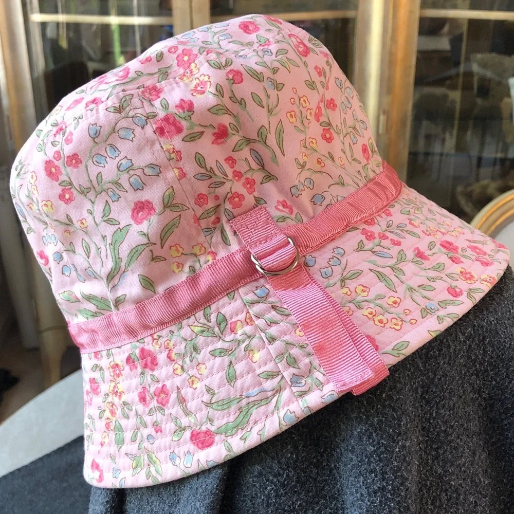 OshKosh B'Gosh Girls 100% Cotton Bucket Hat White + Flowers Size L-XL (5Yrs Up)